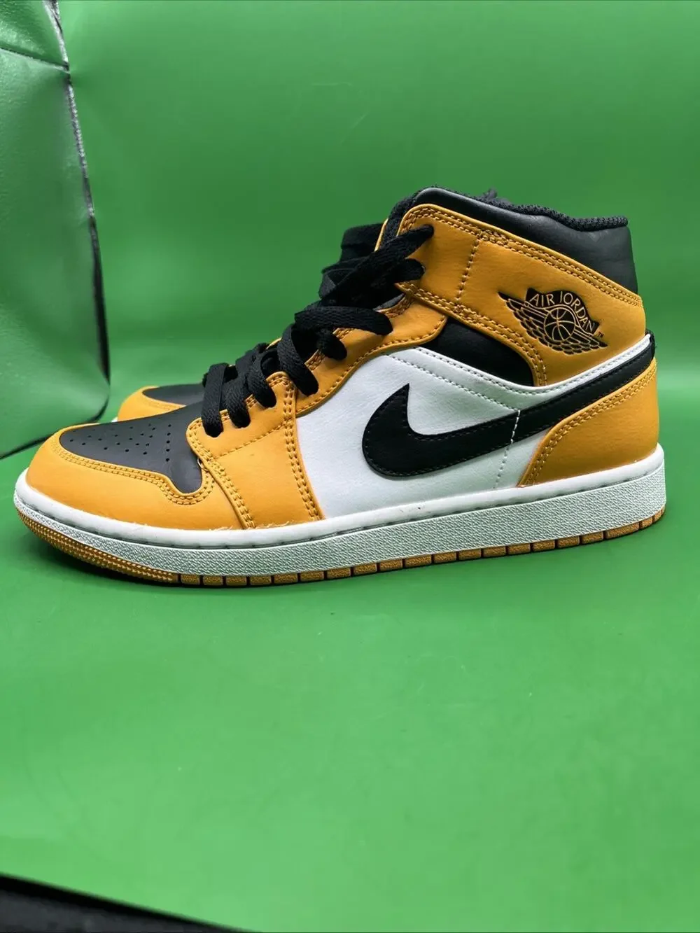 Nike Air Jordan 1 Mid Yellow Ochre White Black DQ8426-701 Men’s Size 8